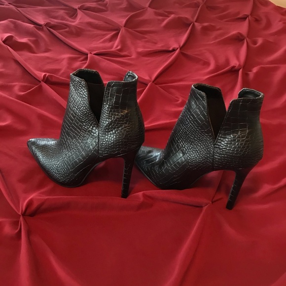 SHEIN Shoes - Side Cut Croc Embossed Stiletto Boots